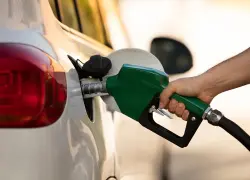Consumidores reaccionan a alzas de precios del gasoil y GLP