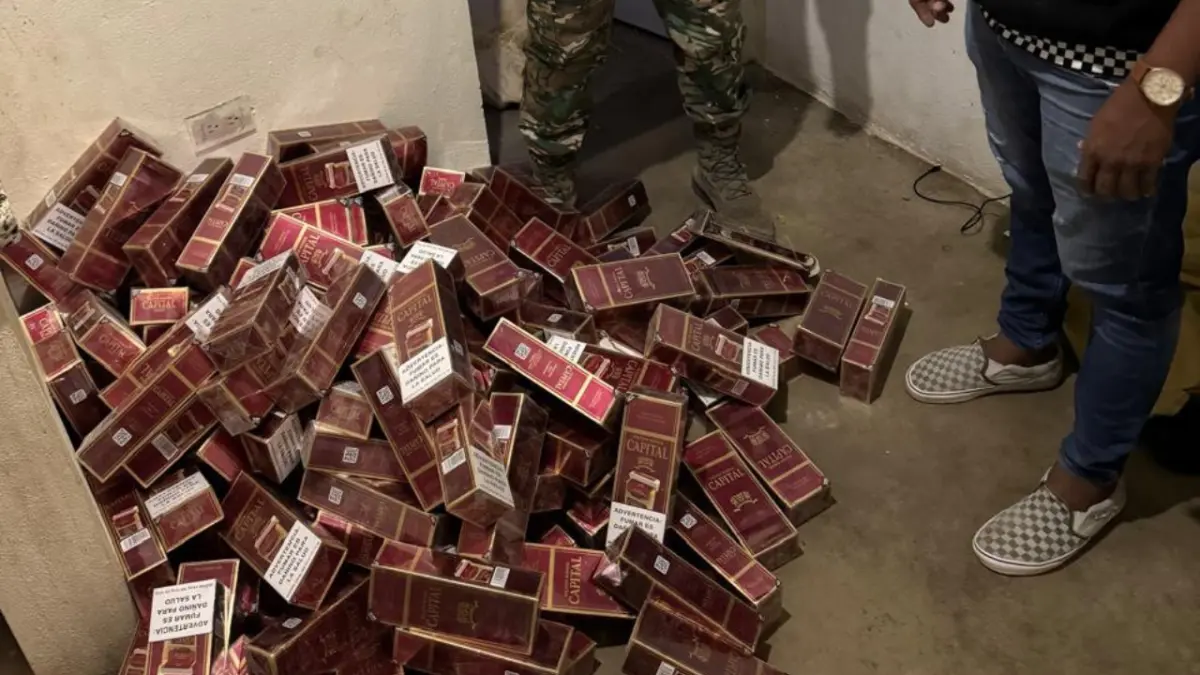Ocupan contrabando de 33 mil cigarrillos en el patio de una casa en Dajabón