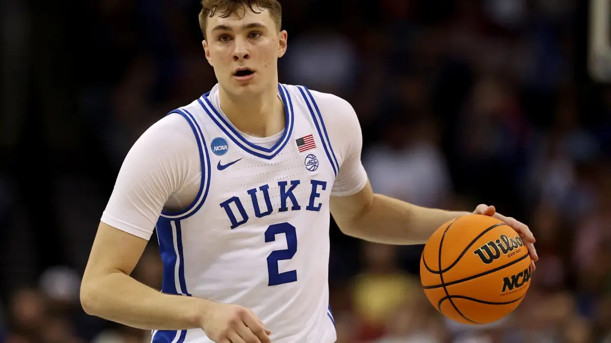 Los Dallas Mavericks eligen a Cooper Flagg con el número uno del draft de la NBA