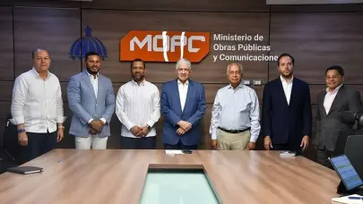 Alcaldía de Las Terrenas coordina reanudación del plan de asfaltado con el MOPC y socializa propuesta de nuevas vías