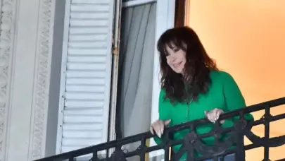Cristina Fern&aacute;ndez pregunta a la Justicia argentina: &iquest;Puedo salir o no al balc&oacute;n?