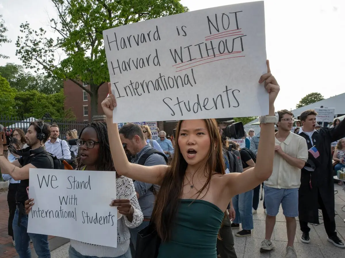 Por orden judicial, Trump no puede prohibir la matrícula de estudiantes extranjeros en Harvard