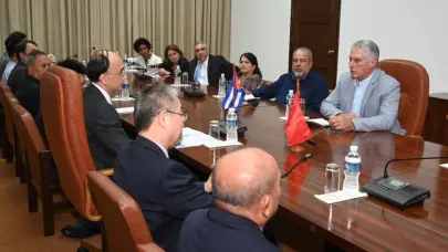 Cuba y China apuestan por fortalecer su cooperación en biotecnología e infraestructuras