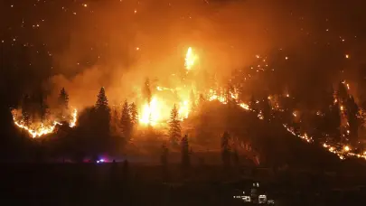 Más de 200 edificios en alerta por posible evacuación tras incendio forestal en Squamish, Canadá