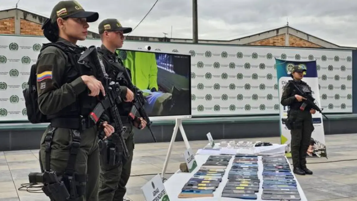 Desmantelan un call center de extorsión que operaba desde una cárcel de Bogotá