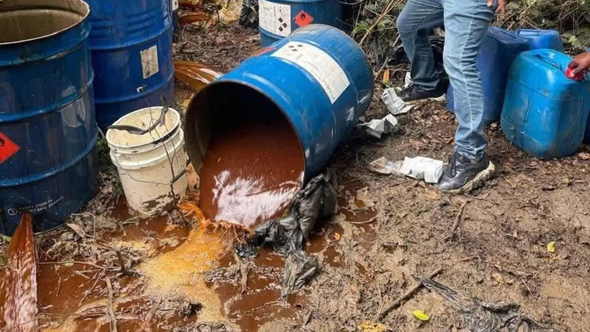 Desmantelan laboratorios clandestinos de bebidas adulteradas en Monte Plata