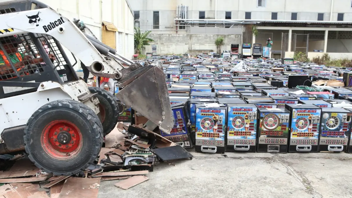Fiscalía de Santiago encabeza operativo para demolición de máquinas incautadas