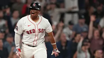 Devers ayuda a Boston a barrer a los Yanquis antes de pasar a los Gigantes