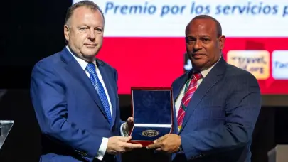 Gilberto García recibe alta distinción en Congreso de la Federación Internacional de Judo