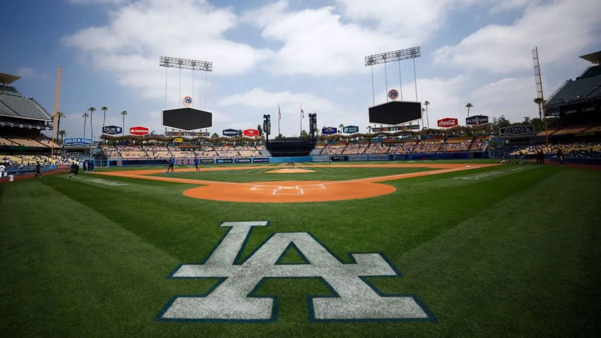 Los Dodgers niegan permiso para usar el estacionamiento del estadio a agentes de ICE