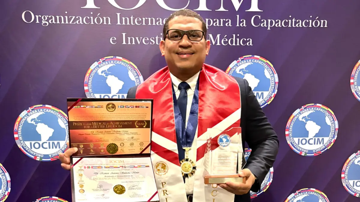 Ramón Saldaña Matar es nombrado como el mejor cirujano ortopeda internacional 2024-2025