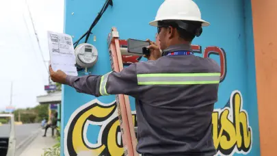 Autoridades desmantelan fraude el&eacute;ctrico en comercios de La Romana