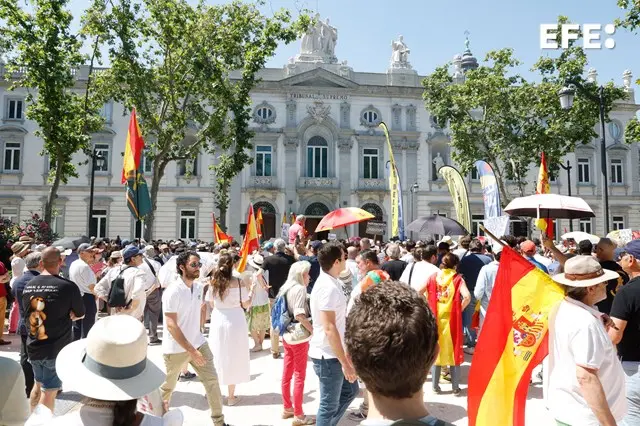 Jueces y fiscales protestan en España contra las reformas judiciales del Gobierno