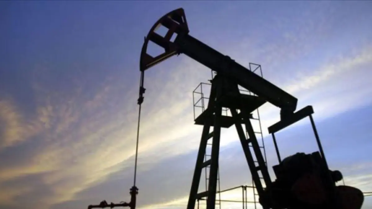 El Brent modera su subida a un 1 % tras dispararse antes por el ataque de EE. UU. a Irán