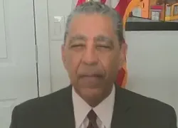 Adriano Espaillat respalda protestas en EE. UU. contra desfiles militares y advierte sobre giro autoritario