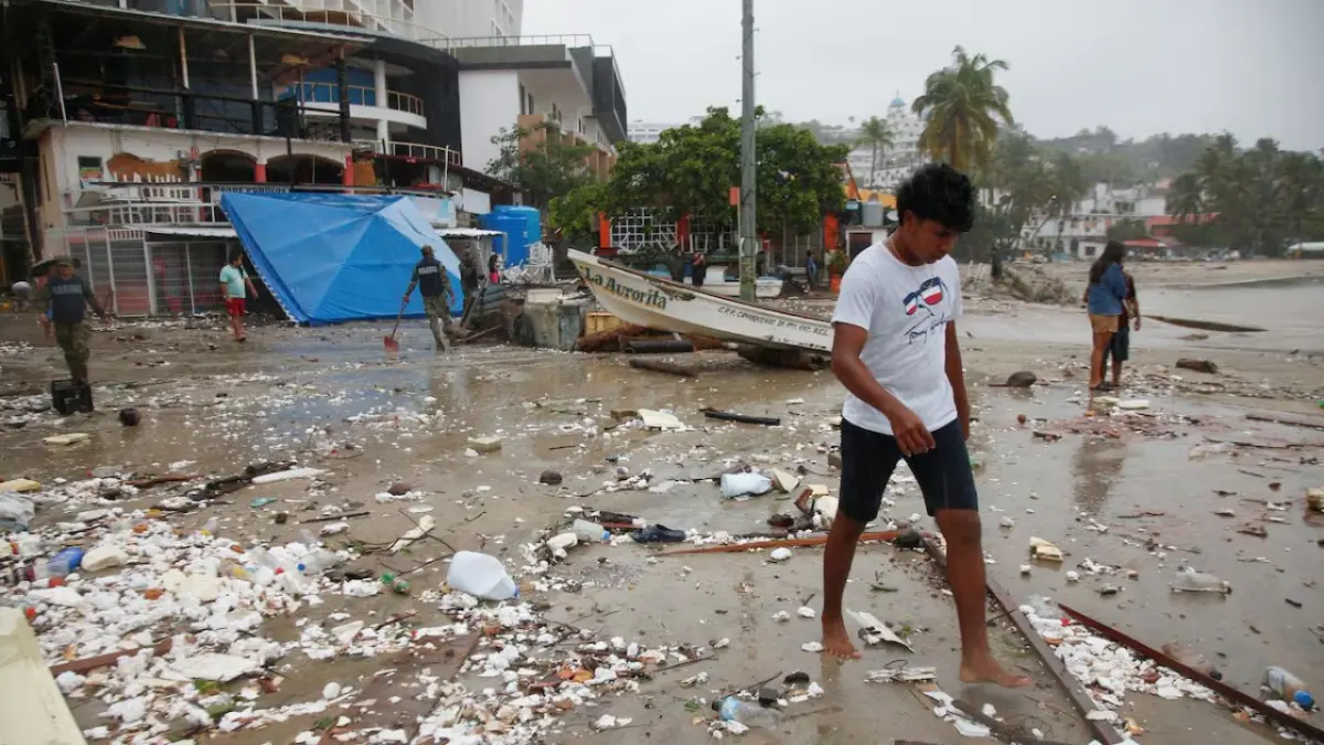 Dos muertes deja a su paso por México el huracán Erick