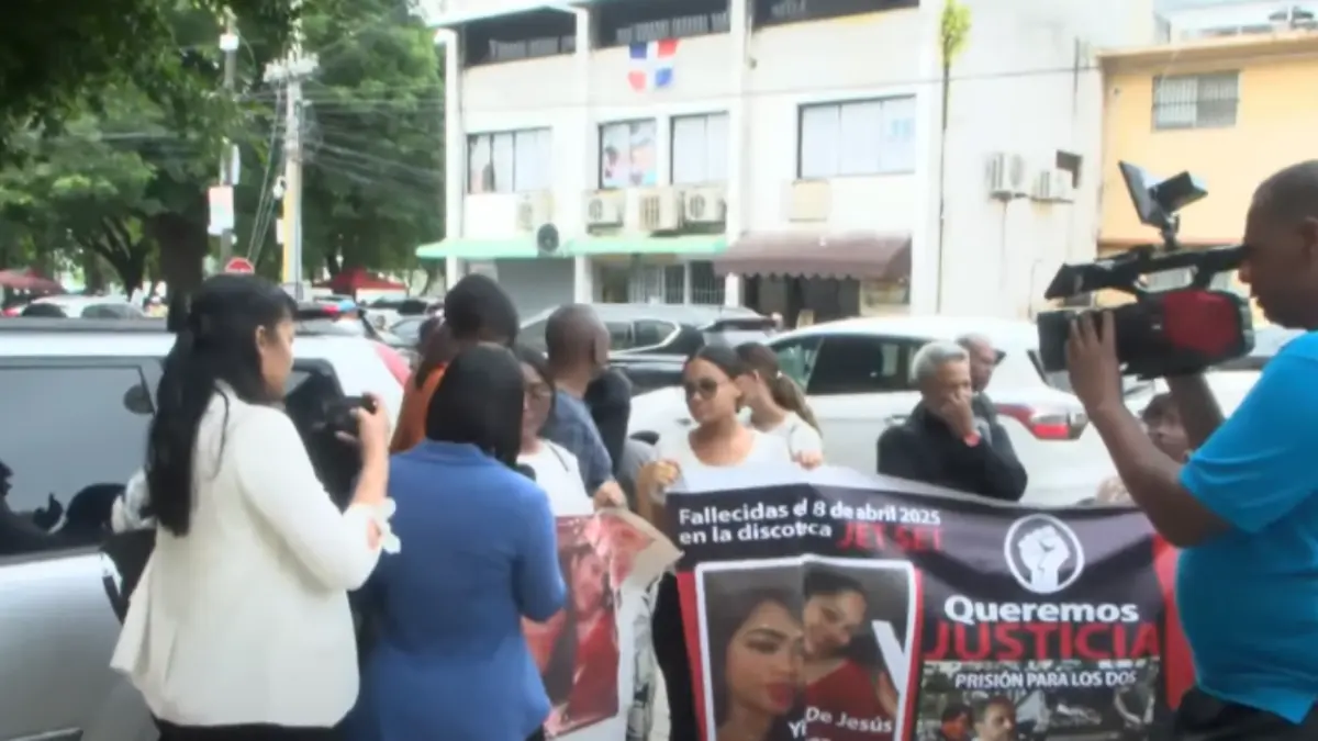 “No queremos impunidad”: Familiares de víctimas del caso Jet Set exigen justicia frente al Palacio de Justicia de Ciudad Nueva