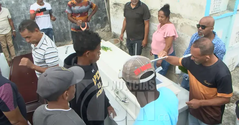 Dolor e indignación en sepelio de madre e hijo víctimas de feminicidio