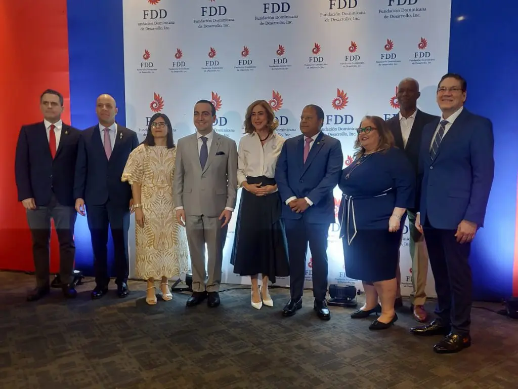 FDD elige nuevo consejo directivo y reconoce a destacados empresarios de la microempresa en asamblea anual