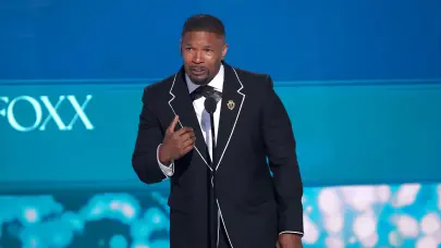 Jamie Foxx, entre lágrimas en los BET Awards 2025: “Podría haber estado en el In Memoriam este año