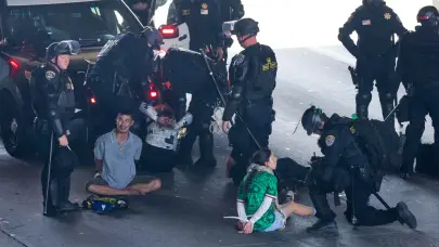 “Qué vergüenza”, grito unísono de los manifestantes en Los Ángeles por redadas migratorias