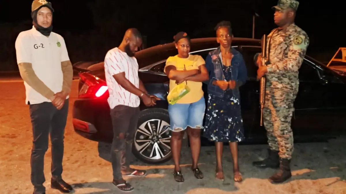 Haitiano y dominicano detenidos por transportar indocumentados en dos vehículos