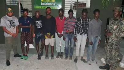 Interceptan grupo de indocumentados próximo a un canal de riego en Azua