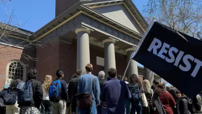 Trump restringe la entrada a Estados Unidos de nuevos estudiantes extranjeros de Harvard