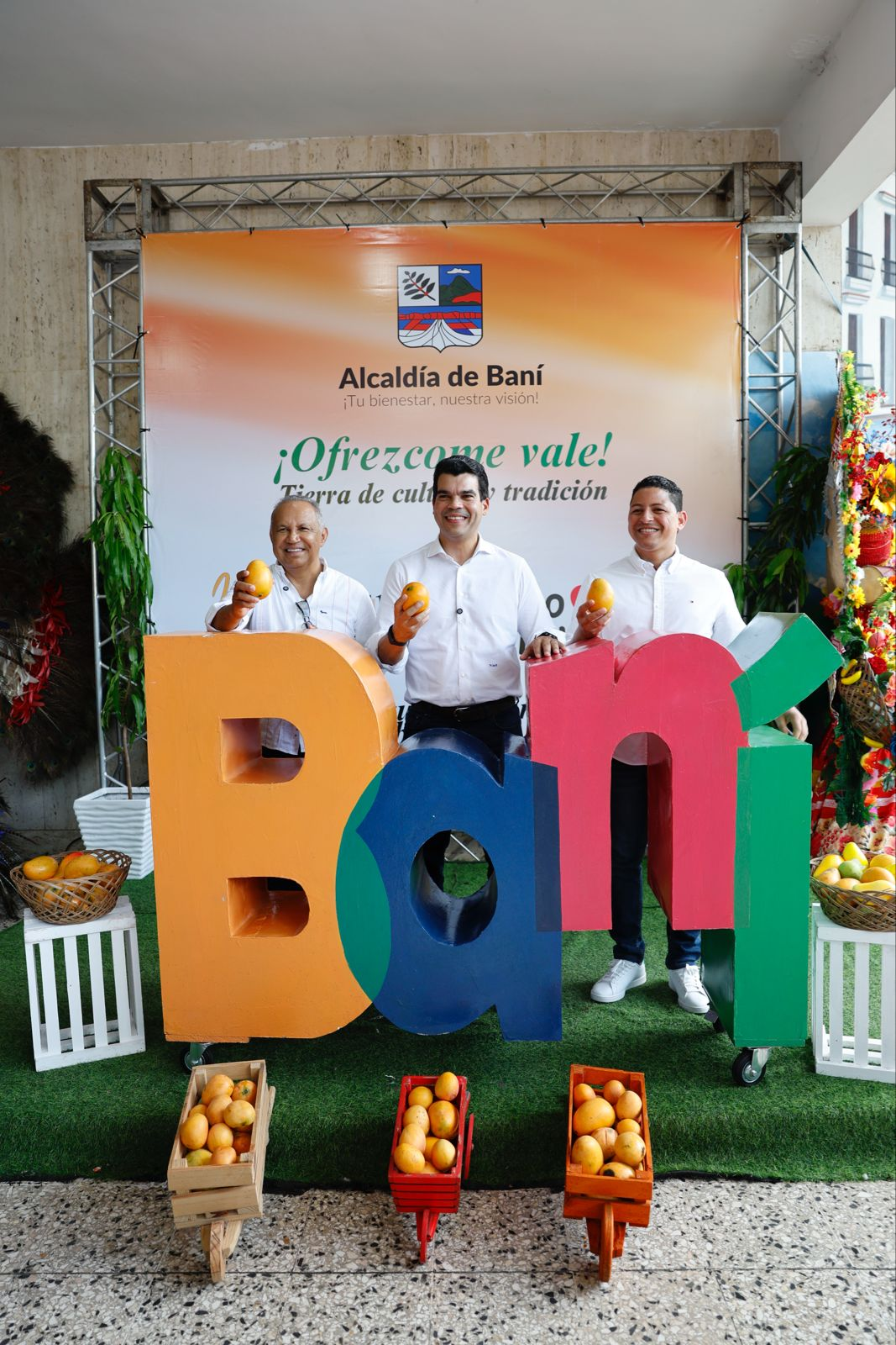 Evento cultural con naranjas en Baní, República Dominicana.