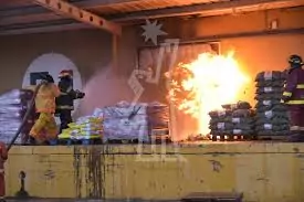 Pérdidas millonarias por incendio en Merca Santo Domingo