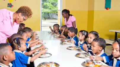 Suplidores del almuerzo escolar rechazan proyecto de Inabie que busca reemplazarlos