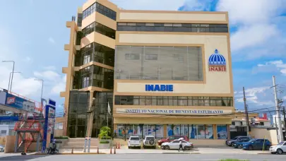 Tras reportajes de El Informe: DGCP recomendó a la Contraloría retener pagos a suplidores del INABIE por presuntas irregularidades