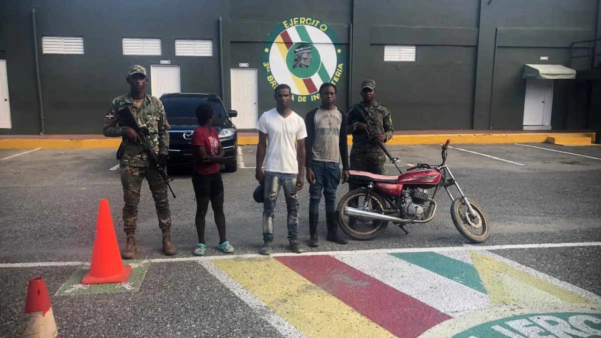 Ejército envía a la justicia a otro hombre por transportar indocumentados en San Juan de la Maguana