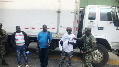 Arrestan nacional haitiano transportando compatriotas indocumentados en un camión en San Juan de la Maguana