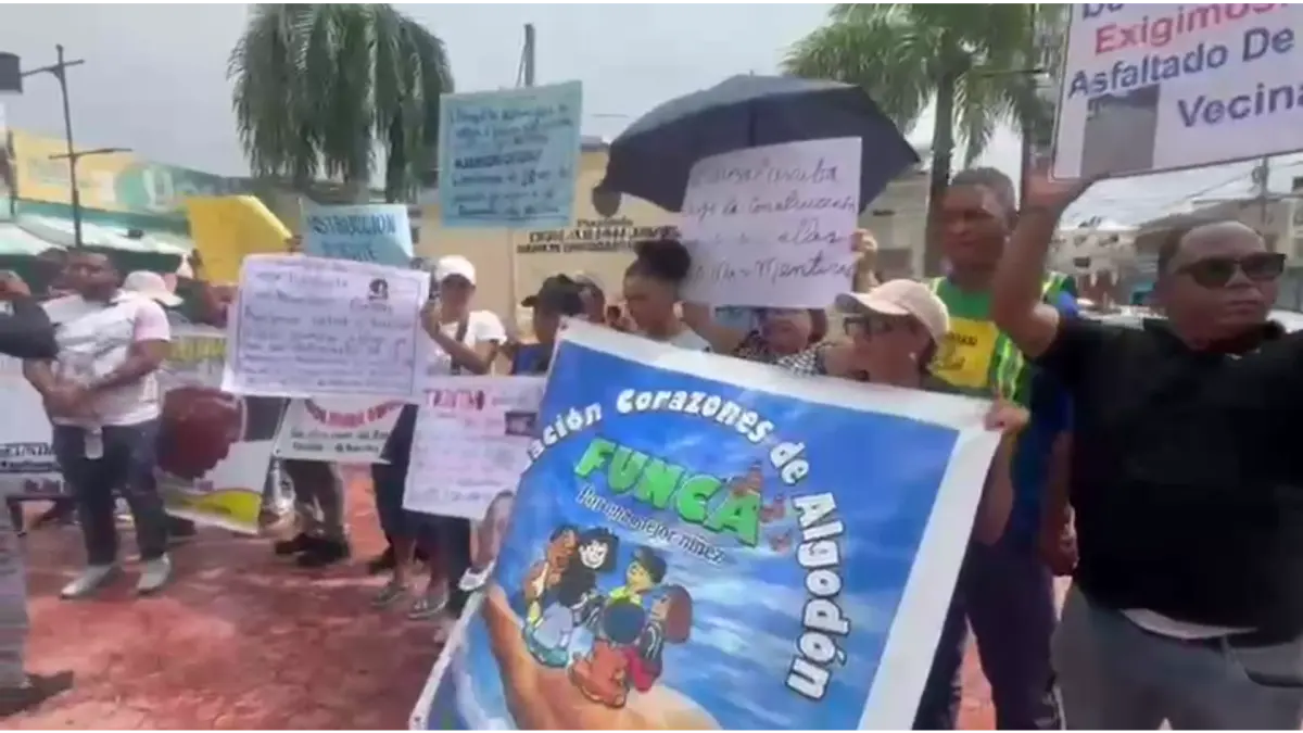 Organizaciones sociales marchan en Tenares en demanda de obras y servicios básicos