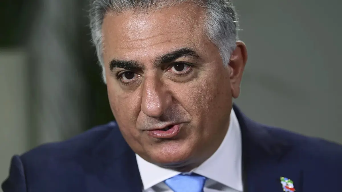 Reza Pahlavi llama a romper con la República Islámica tras ataques entre Irán e Israel