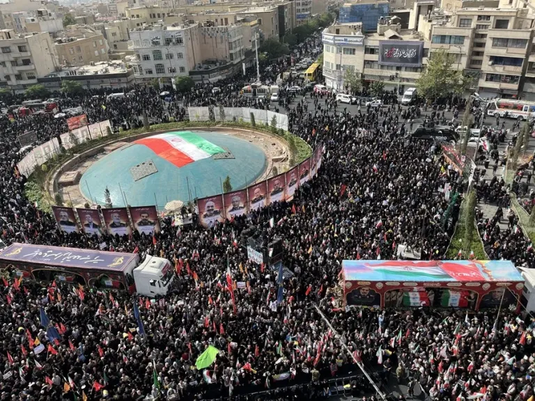 Comienzan en Irán los funerales de militares y científicos muertos en la guerra con Israel