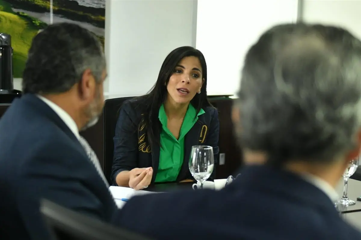 JCE presenta avances de la nueva cédula a Cámara Americana de Comercio