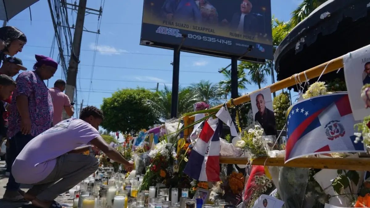 Decenas de personas en vigilia por las vítimas del Jet Set