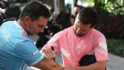 Juli&aacute;n Gil cumple un sue&ntilde;o: conoce a Messi y se tat&uacute;a su firma