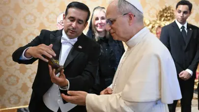 Embajador Víctor Suárez presenta Cartas Credenciales ante la Santa Sede