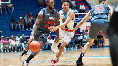 Leones resisten presión y se llevan el triunfo ante Titanes