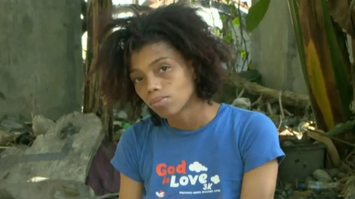 El drama de una joven de 21 años que vive en una construcción con sus seis hijos