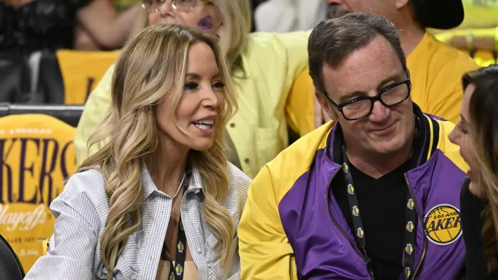 La familia Buss vende los Lakers por 10.000 millones de dólares a Mark Walter