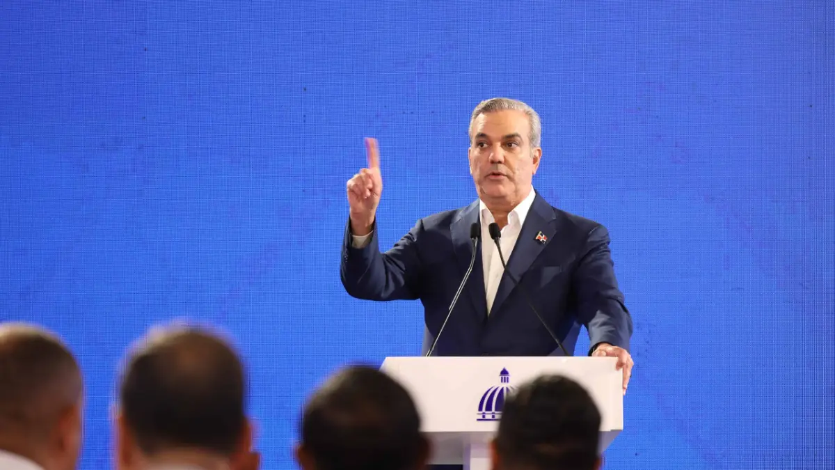 Abinader niega crisis financiera en Senasa y asegura continuidad del aporte estatal