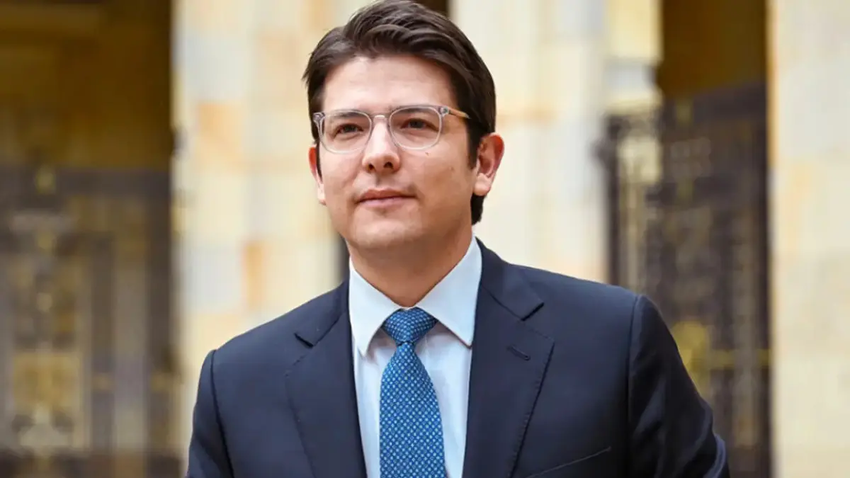 Senador colombiano Uribe Turbay experimenta mejoría y se reduce su estado crítico