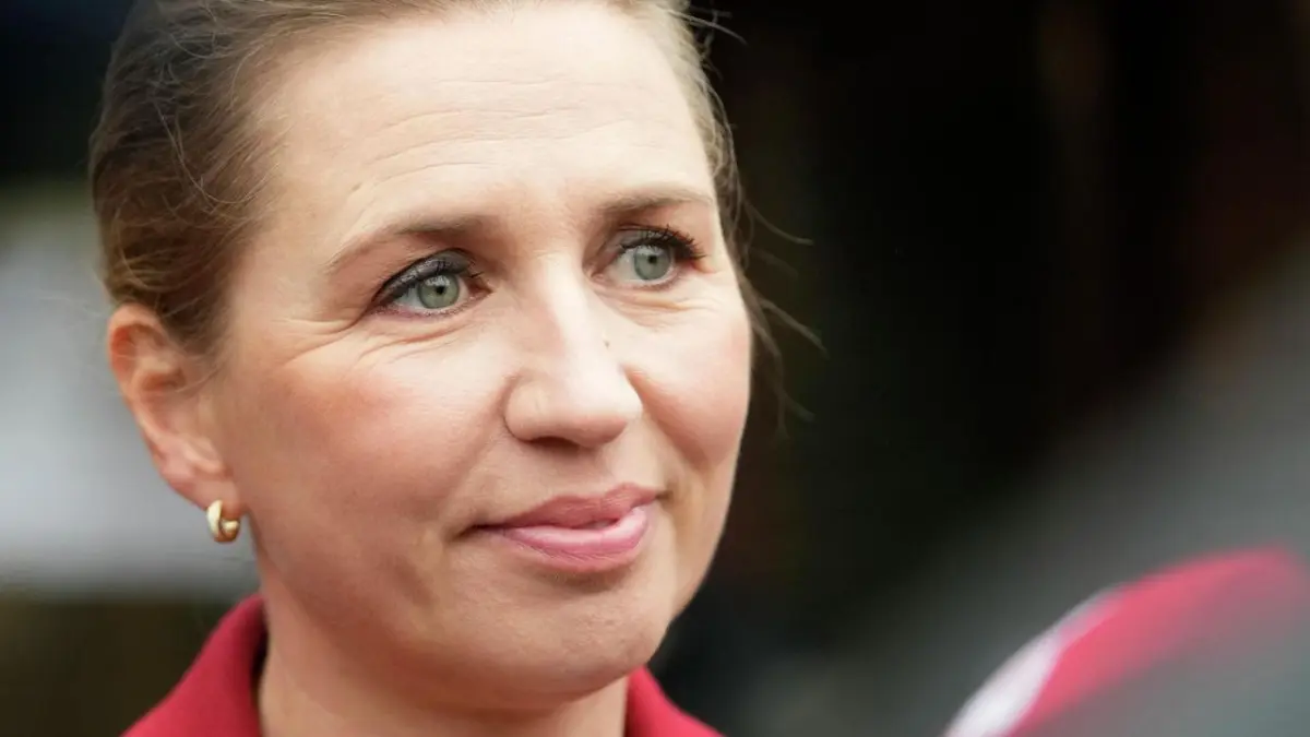 Primera ministra danesa apela a leer libros y al uso moderado de nuevas tecnologías