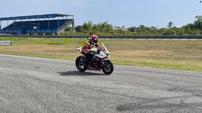 Persio López se impone en motos del Gran Premio Yokohama