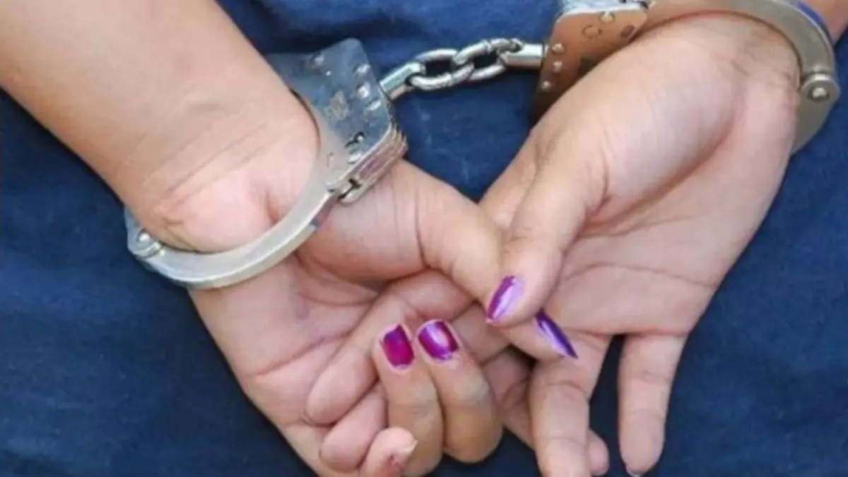 “Yo no sabía que estaba muerto”, dice mujer acusada de matar a su pareja