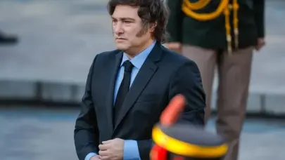 Milei habilita a la Polic&iacute;a argentina a realizar requisas y detenciones sin orden judicial